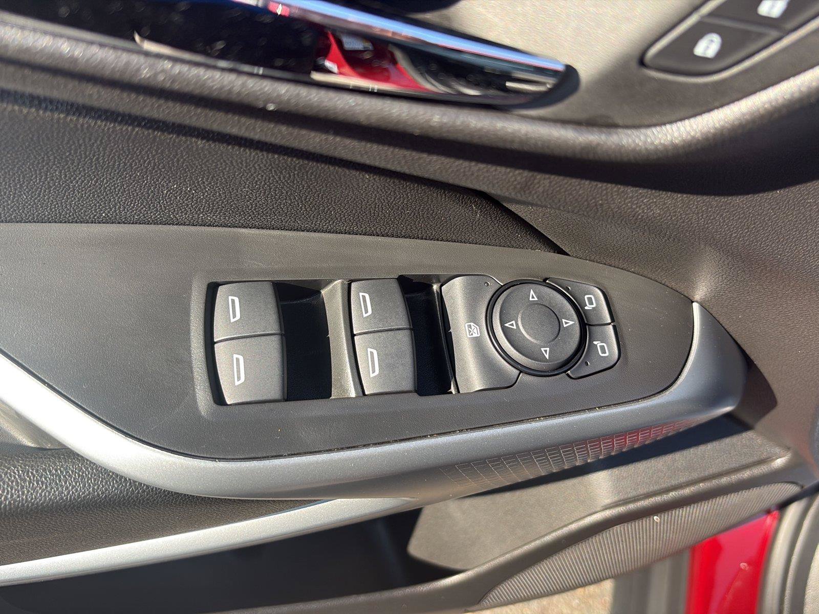 Used 2025 Chevrolet Trax RS FWD image 27