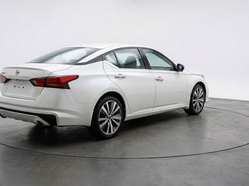 Used 2025 Nissan Altima 2.5 SV image 9