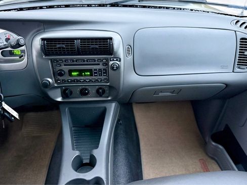 Used 2005 Ford Explorer Sport Trac XLT image 11