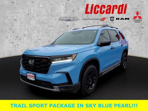 Used 2024 Honda Pilot TrailSport image 3