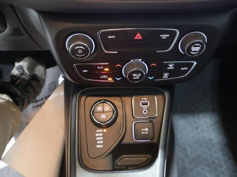 Used 2017 Jeep Compass Trailhawk w/ Cold Weather Group AWD/4WD image 29