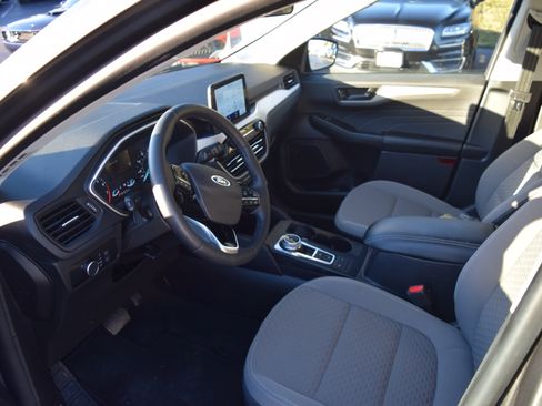 Used 2022 Ford Escape SE w/ Cold Weather Package image 8