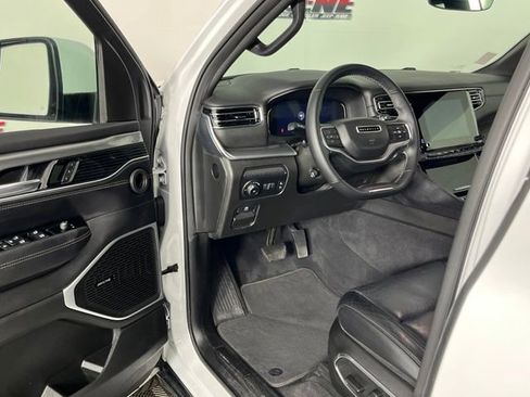 Used 2022 Jeep Wagoneer Series I AWD/4WD image 25