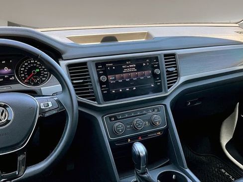 Used 2019 Volkswagen Atlas SE w/ Towing Package image 9