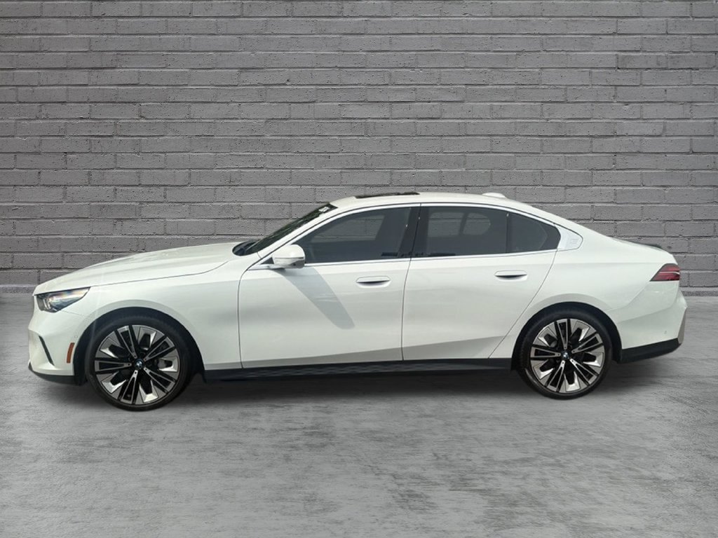 Used 2024 BMW 530i xDrive w/ Premium Package AWD/4WD image 7