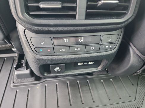 Used 2023 Honda Pilot Elite image 14