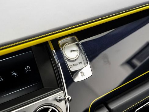 Used 2021 Rolls-Royce Dawn RWD image 30