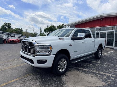 Used 2023 RAM 2500 Laramie AWD/4WD image 3