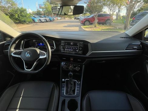 Used 2024 Volkswagen Jetta SE FWD image 11