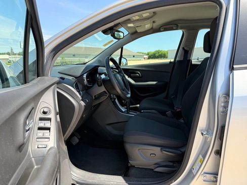 Used 2018 Chevrolet Trax LS AWD/4WD image 8