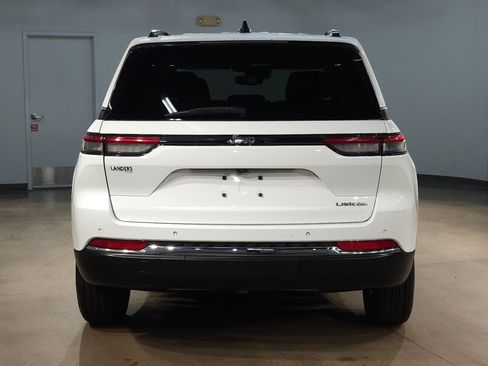 Used 2024 Jeep Grand Cherokee Laredo RWD image 6