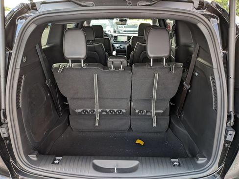 New 2027 Chrysler Pacifica Limited w/ Family Tech Group FWD image 30