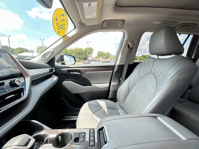 Used 2022 Toyota Highlander Platinum AWD/4WD image 55