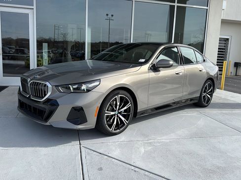 New 2026 BMW 530i w/ M Sport Package image 2