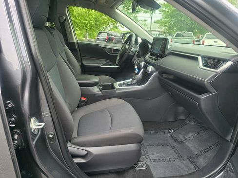 Used 2022 Toyota RAV4 LE AWD/4WD image 11