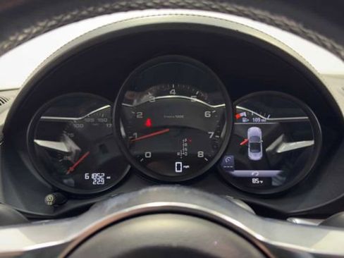 Used 2018 Porsche 718 Boxster RWD image 22
