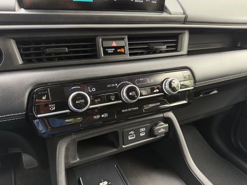 Used 2025 Honda Pilot EX-L image 11
