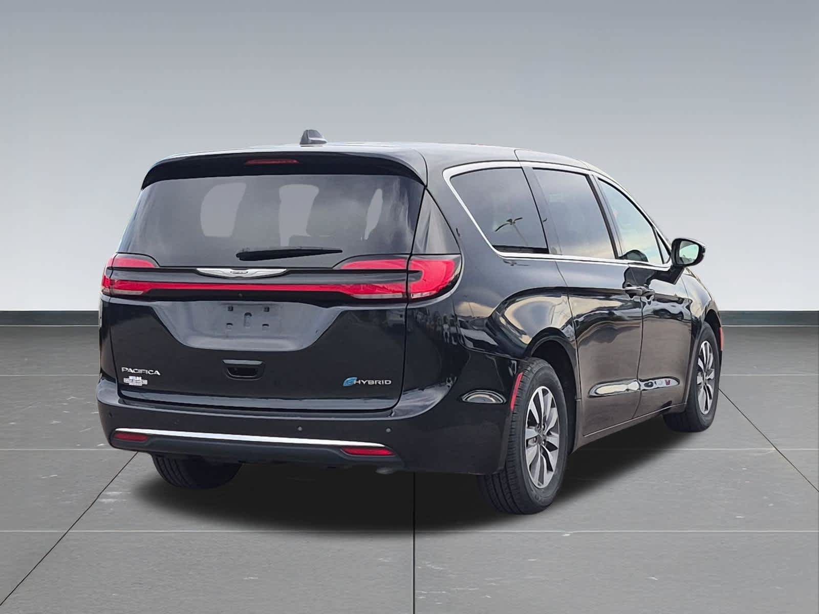 Used 2024 Chrysler Pacifica Limited FWD image 6