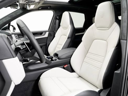 New 2026 Porsche Cayenne GTS image 5