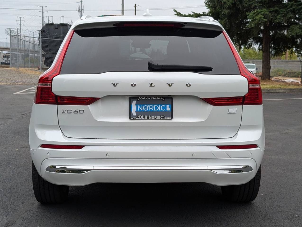 Used 2022 Volvo XC60 T8 Inscription w/ Advanced Package AWD/4WD image 6