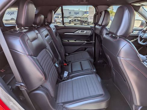 Used 2025 Ford Explorer ST-Line w/ ST-Line Street Pack AWD/4WD image 31