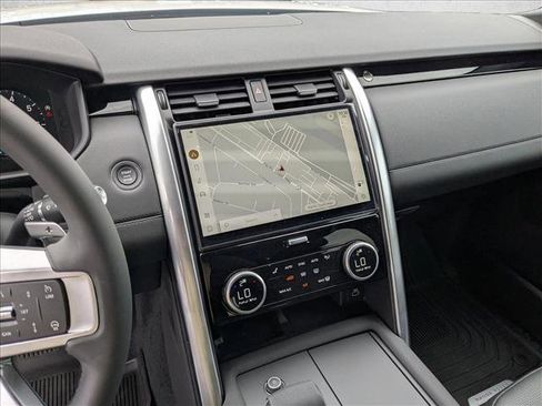 New 2025 Land Rover Discovery S image 12
