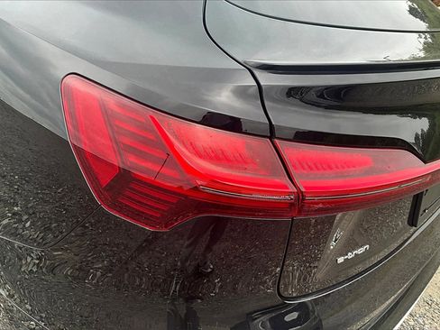 Used 2022 Audi e-tron Premium Plus w/ Premium Plus Package image 29