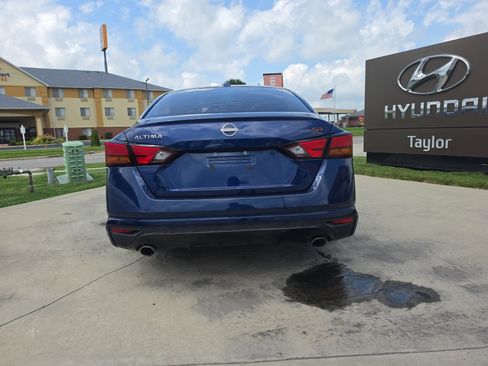 Used 2024 Nissan Altima 2.5 SR w/ SR Premium Package FWD image 6