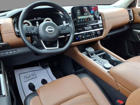 Certified 2025 Nissan Pathfinder Platinum AWD/4WD image 6