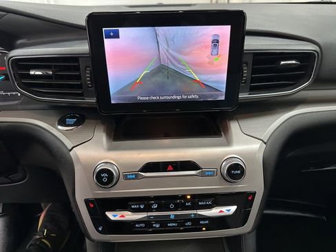 Used 2022 Ford Explorer XLT w/ Equipment Group 202A RWD image 16