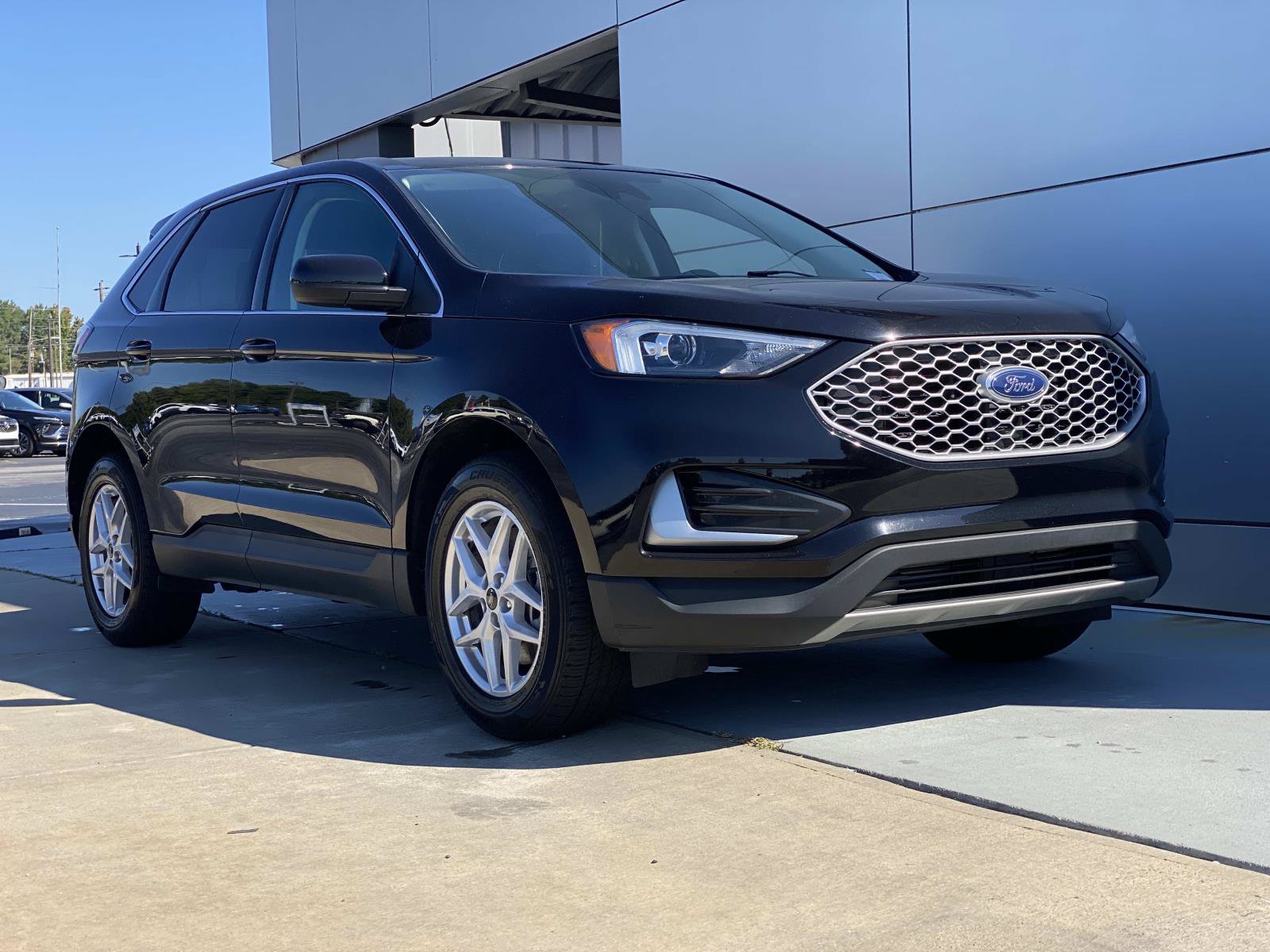 Used 2024 Ford Edge SEL AWD/4WD image 2