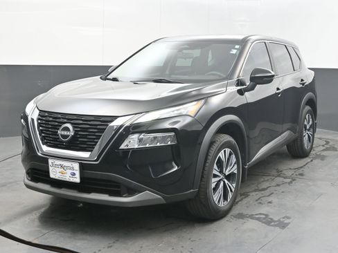 Used 2022 Nissan Rogue SV image 3