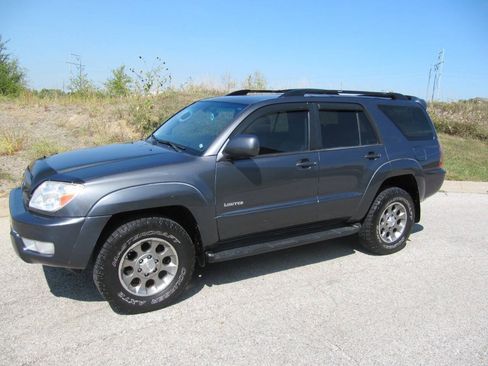 Used 2005 Toyota 4Runner Limited AWD/4WD image 1