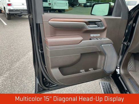 Used 2025 GMC Sierra 1500 Denali w/ Denali Reserve Package AWD/4WD image 10