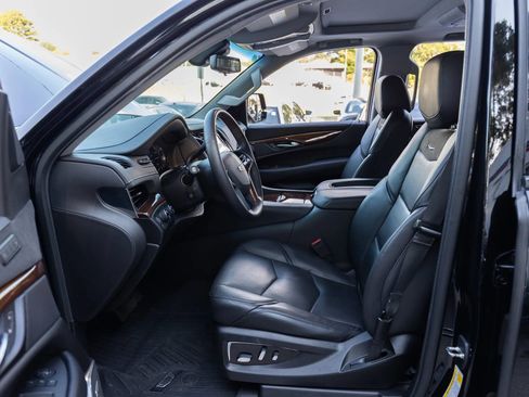 Used 2019 Cadillac Escalade Premium Luxury w/ Escalade Sport Edition AWD/4WD image 17