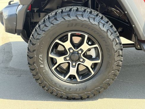 Used 2021 Jeep Wrangler Sport AWD/4WD image 9