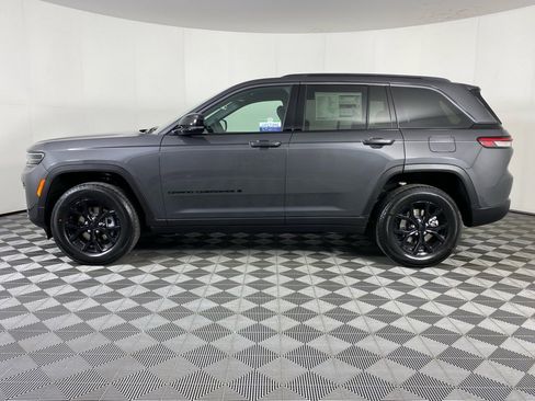 New 2026 Jeep Grand Cherokee Altitude AWD/4WD image 17