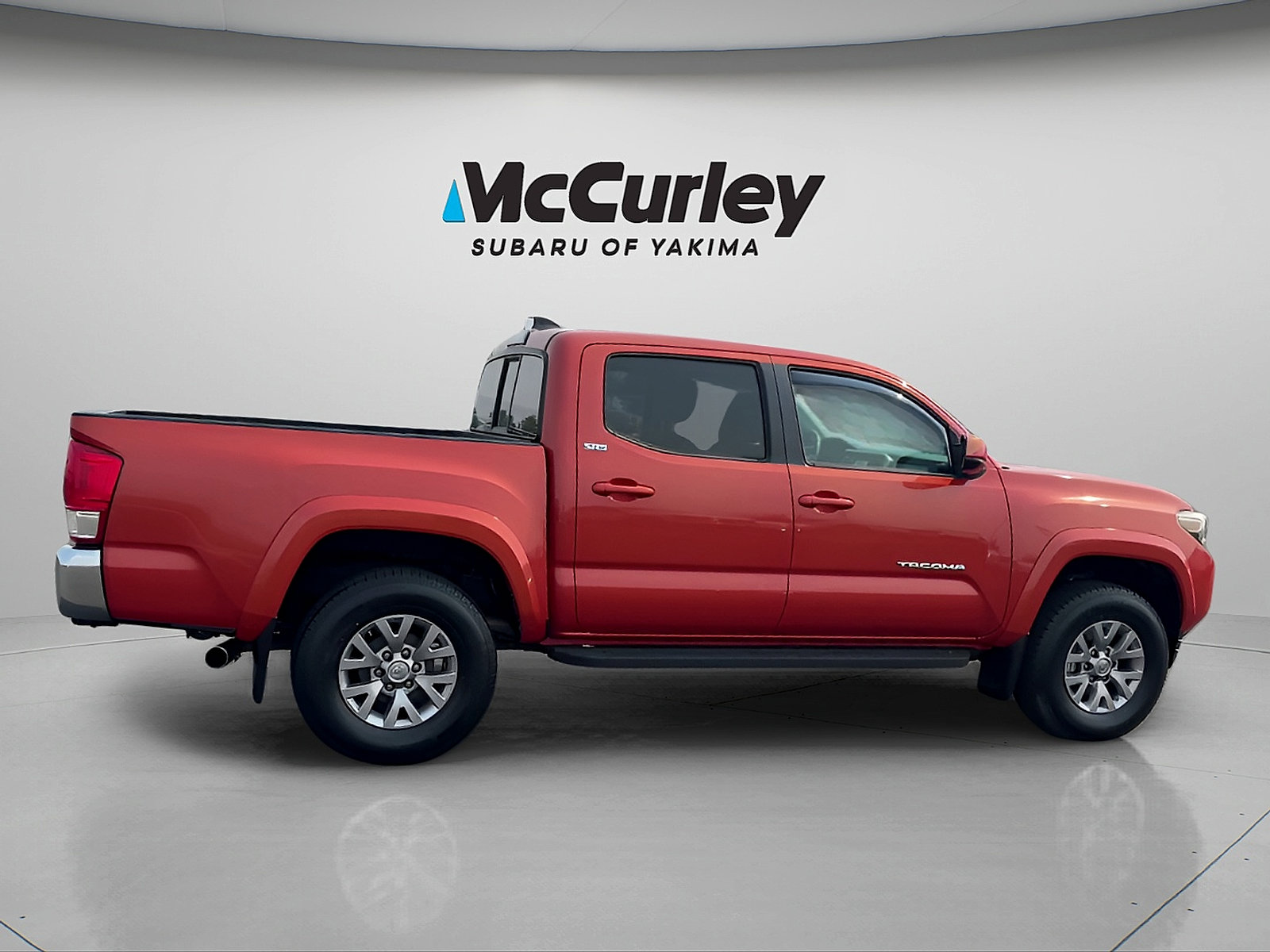 Used 2017 Toyota Tacoma SR5 w/ Tow Package AWD/4WD image 4