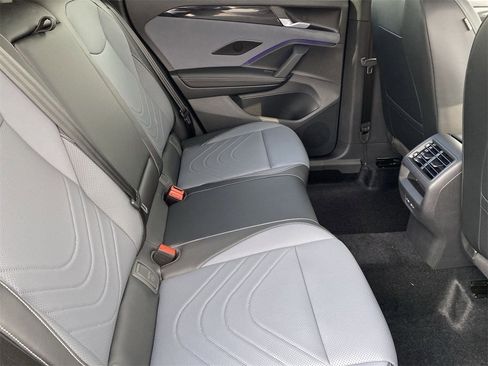 New 2026 Volkswagen Tiguan SE R-Line image 9