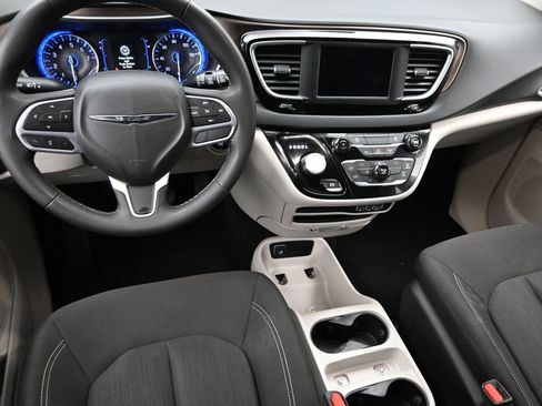 Used 2023 Chrysler Voyager LX FWD image 15
