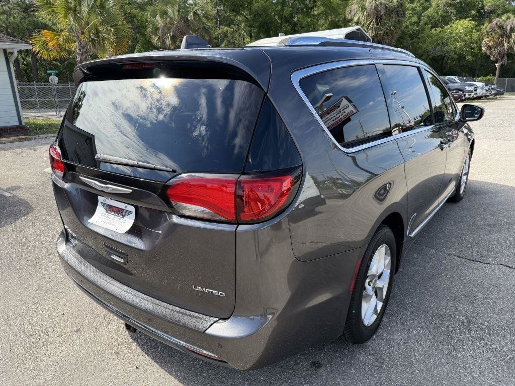 Used 2020 Chrysler Pacifica Limited FWD image 5