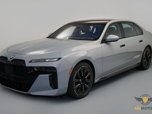 Used 2023 BMW 760i xDrive image 3