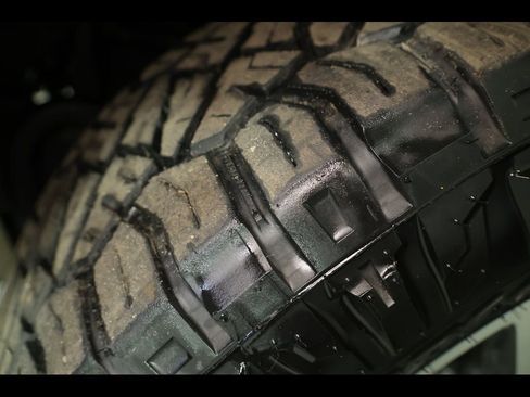 Used 2022 GMC Canyon AT4 image 22