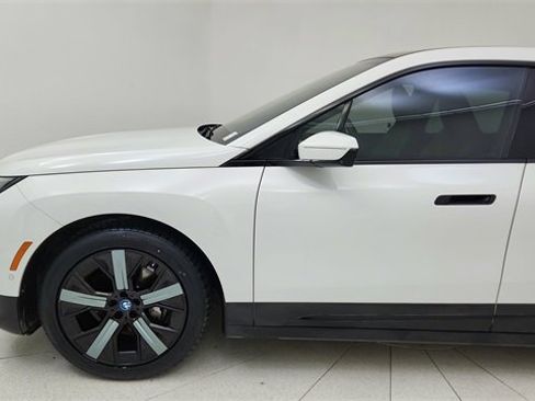 Used 2022 BMW iX xDrive50 w/ Premium Package image 9