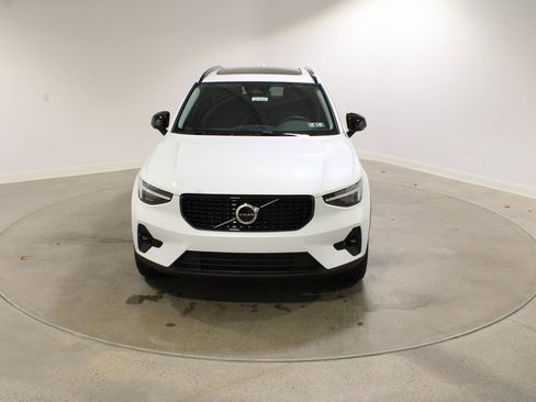 New 2026 Volvo XC40 B5 Plus w/ Climate Package image 8