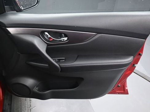 Used 2015 Nissan Rogue SV image 33