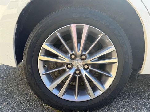 Used 2014 Toyota Corolla image 32