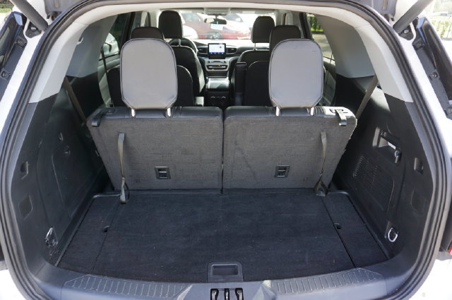 Used 2023 Ford Explorer XLT w/ Equipment Group 202A RWD image 21