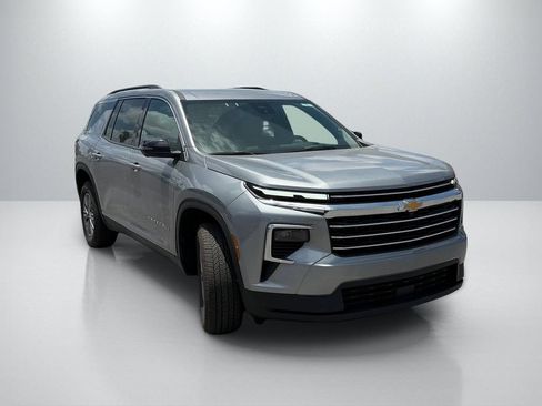 Used 2026 Chevrolet Traverse LT w/ Driver Confidence Package FWD image 3