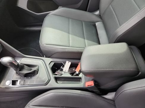 Used 2020 Volkswagen Tiguan SE image 11